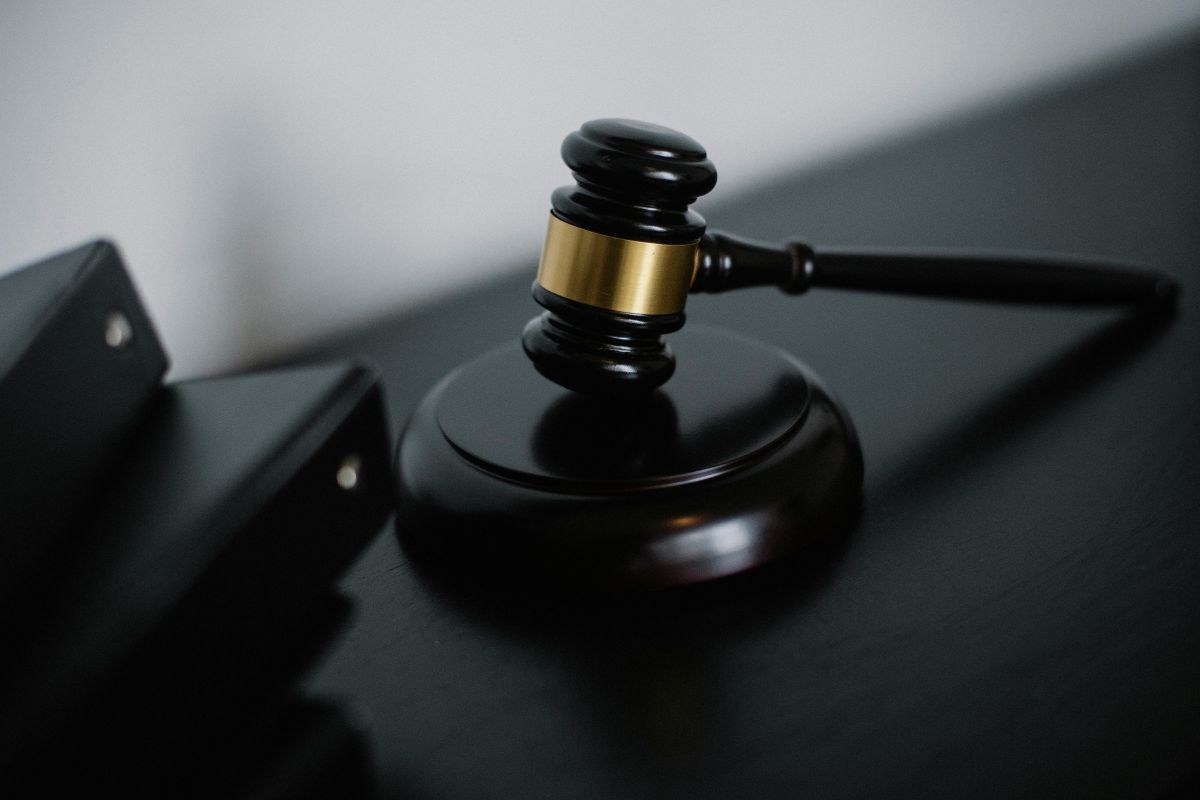 ¿Cuándo procede una denuncia penal por negligencia?
