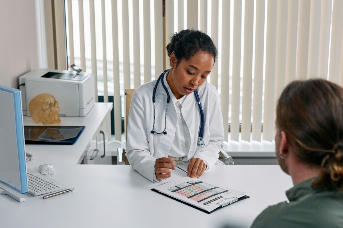 Negligencia médica a extranjeros: derechos y reclamaciones